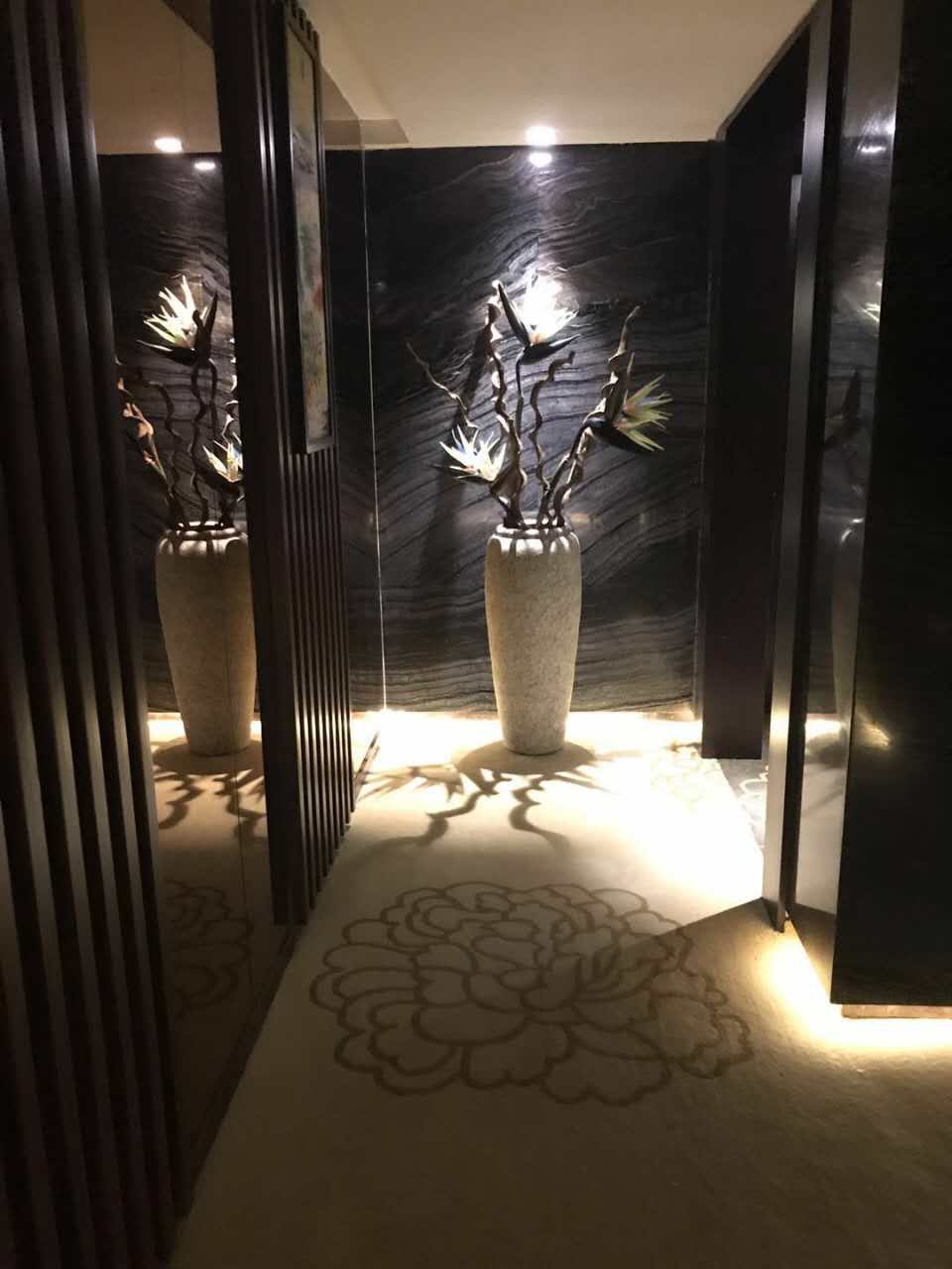 带朋友去兰州洗浴养生会所会所,让你体验极致奢华